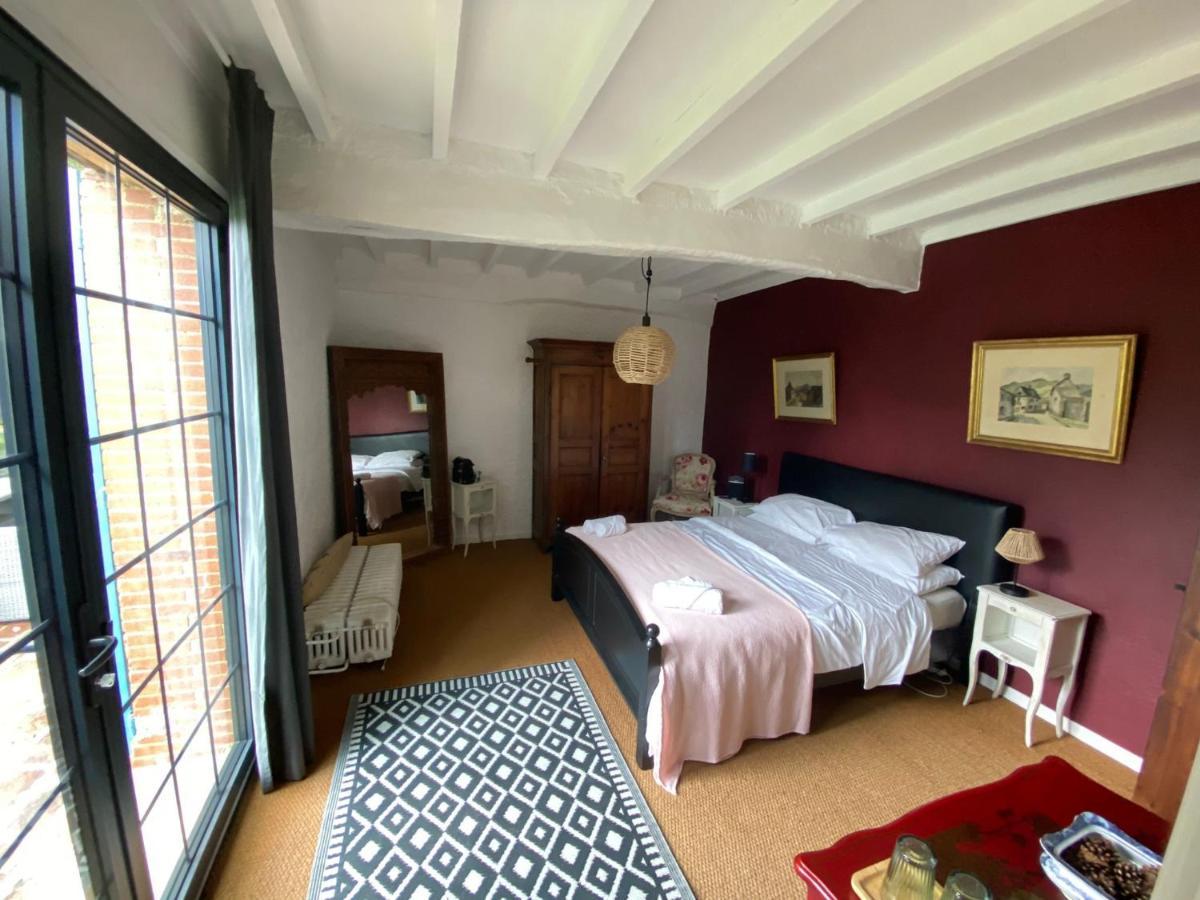 Bed and Breakfast Domaine Du Tafiart Sarron Exterior foto