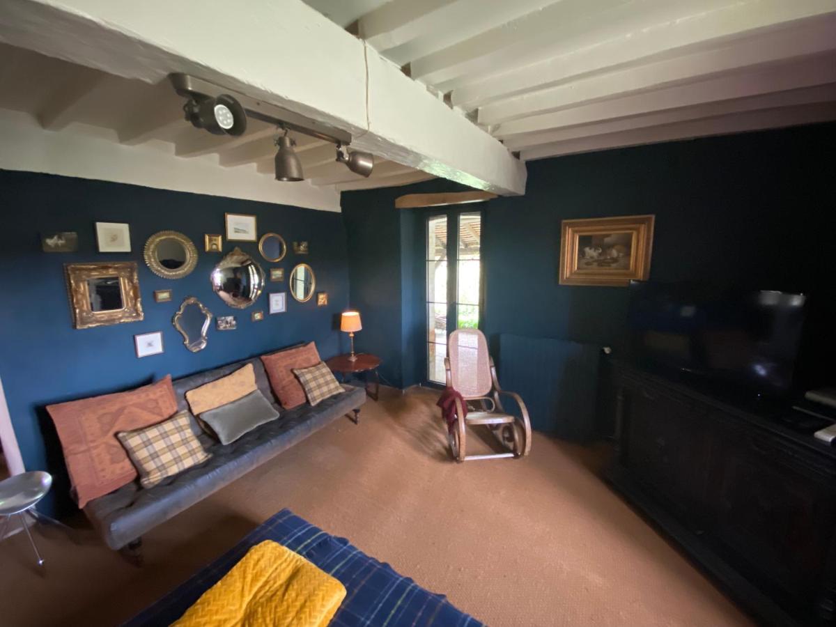 Bed and Breakfast Domaine Du Tafiart Sarron Exterior foto