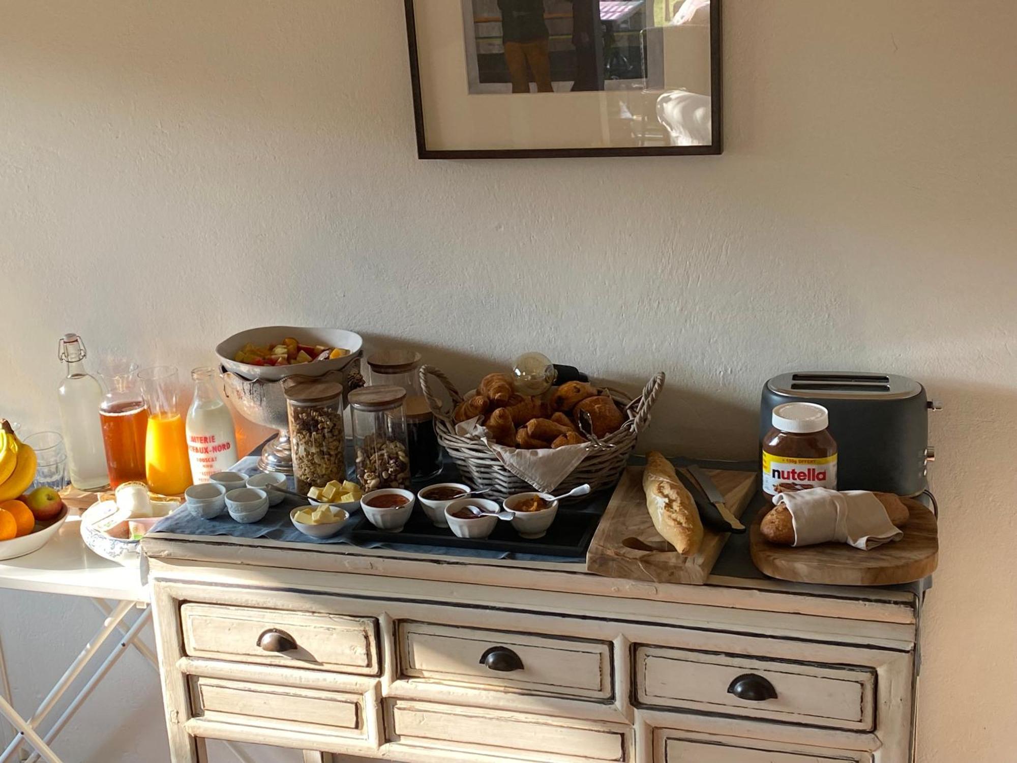 Bed and Breakfast Domaine Du Tafiart Sarron Exterior foto