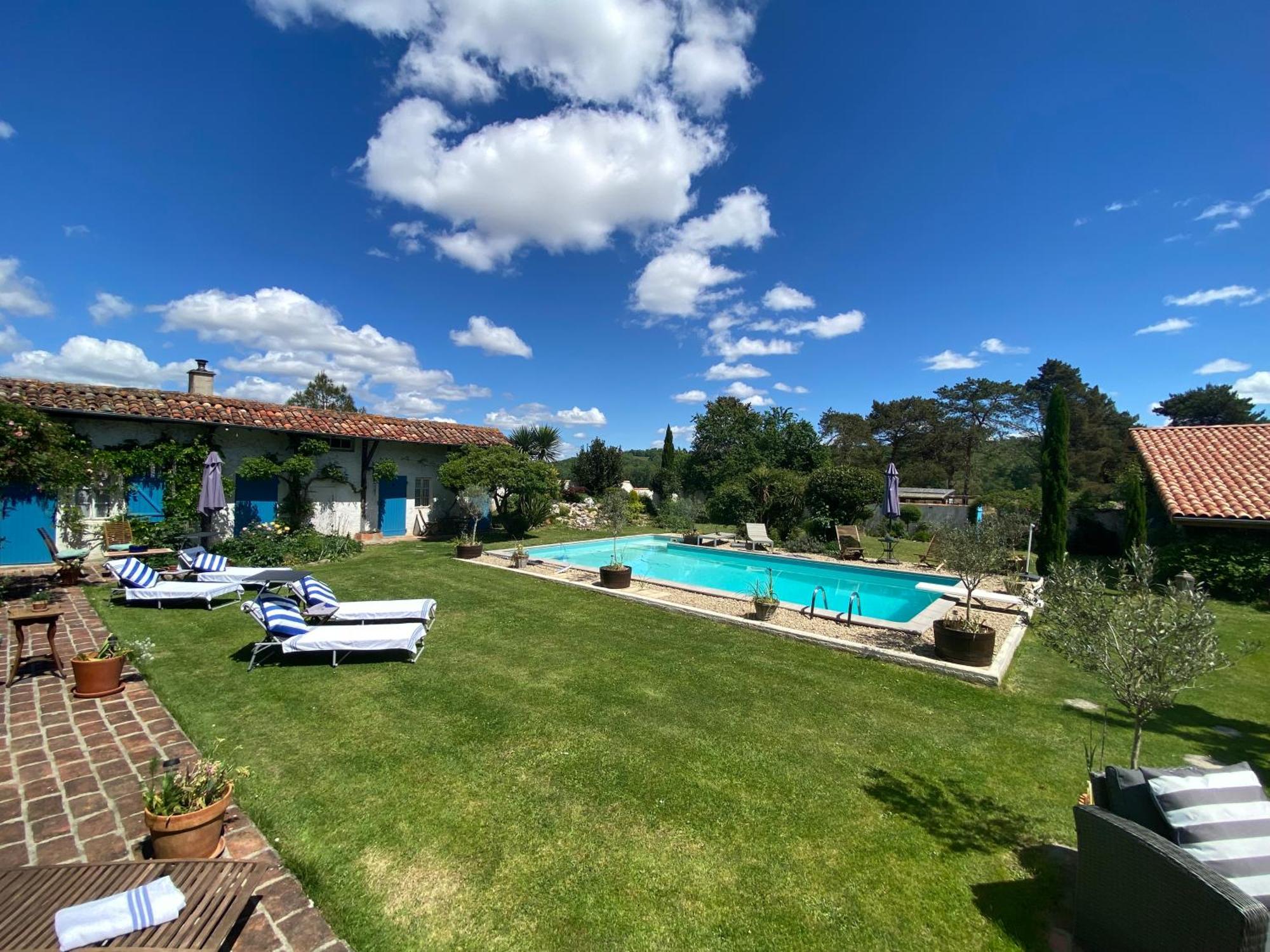 Bed and Breakfast Domaine Du Tafiart Sarron Exterior foto