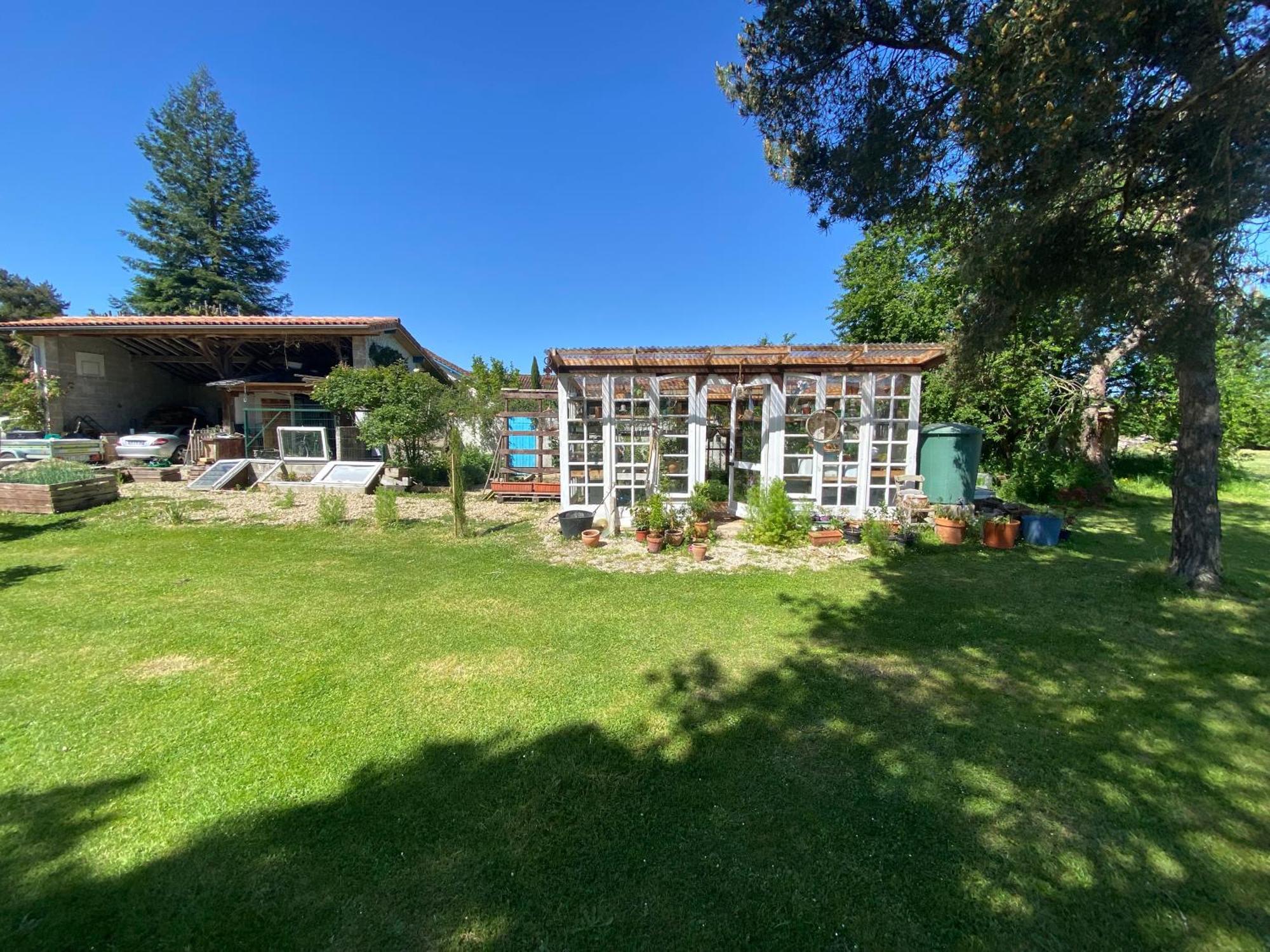 Bed and Breakfast Domaine Du Tafiart Sarron Exterior foto