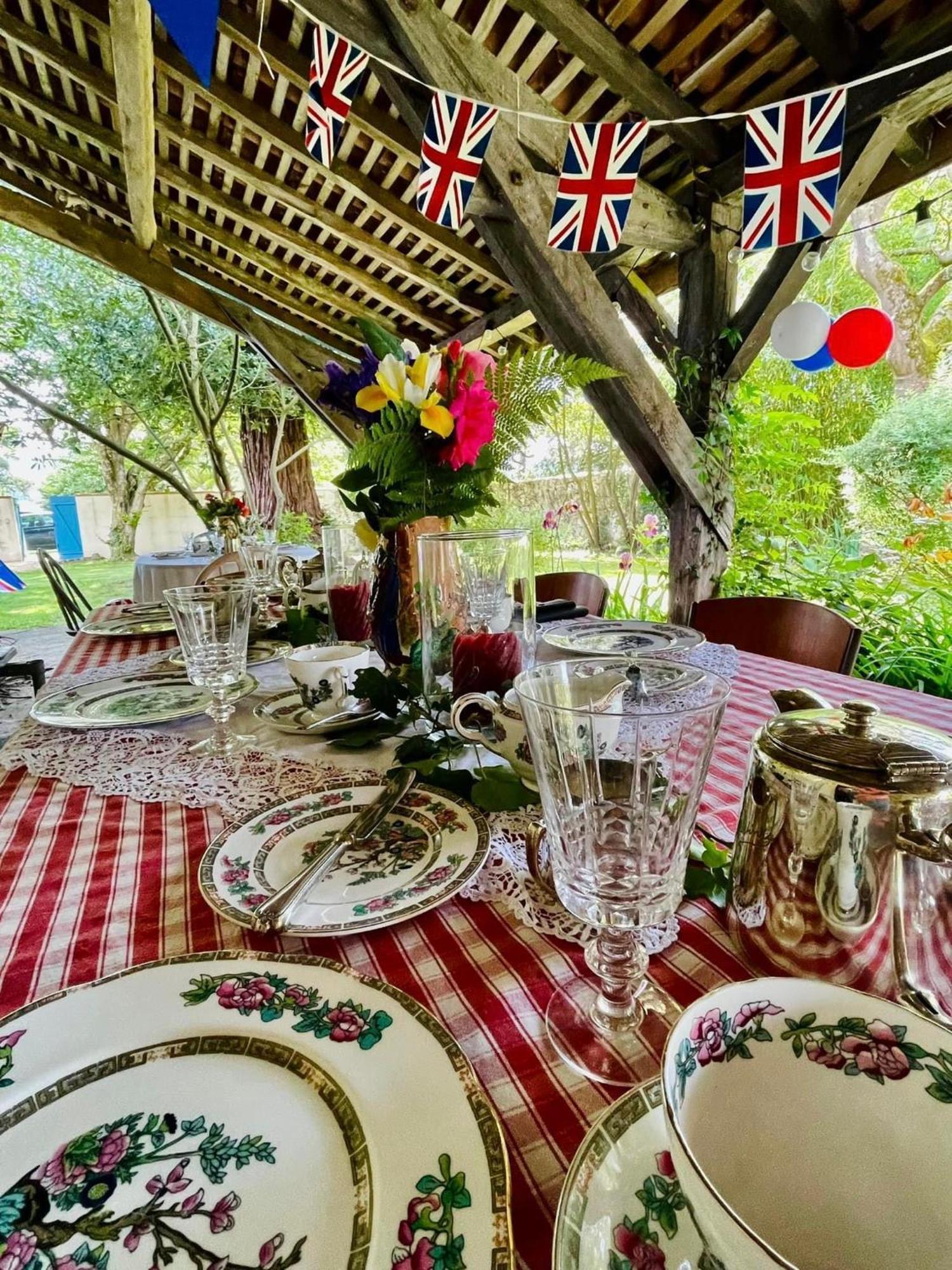 Bed and Breakfast Domaine Du Tafiart Sarron Exterior foto
