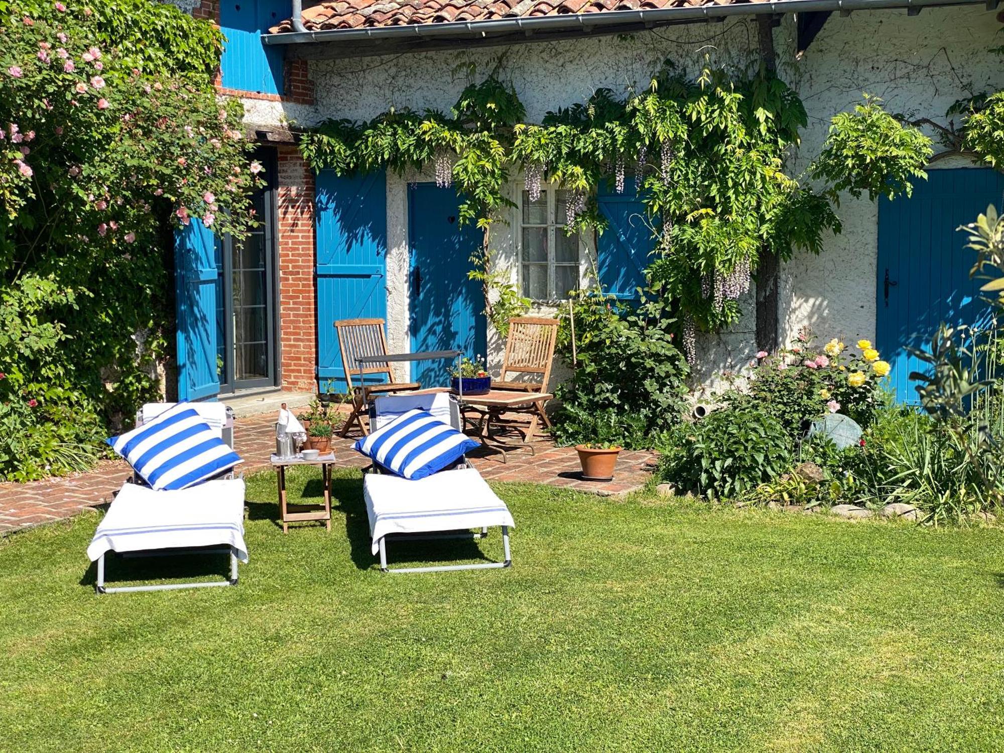 Bed and Breakfast Domaine Du Tafiart Sarron Exterior foto