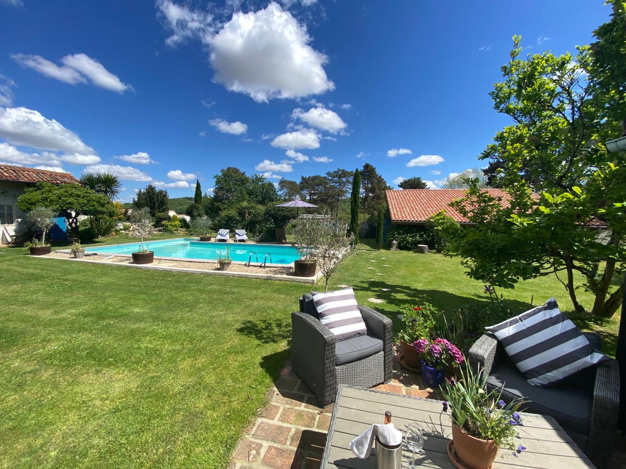 Bed and Breakfast Domaine Du Tafiart Sarron Exterior foto